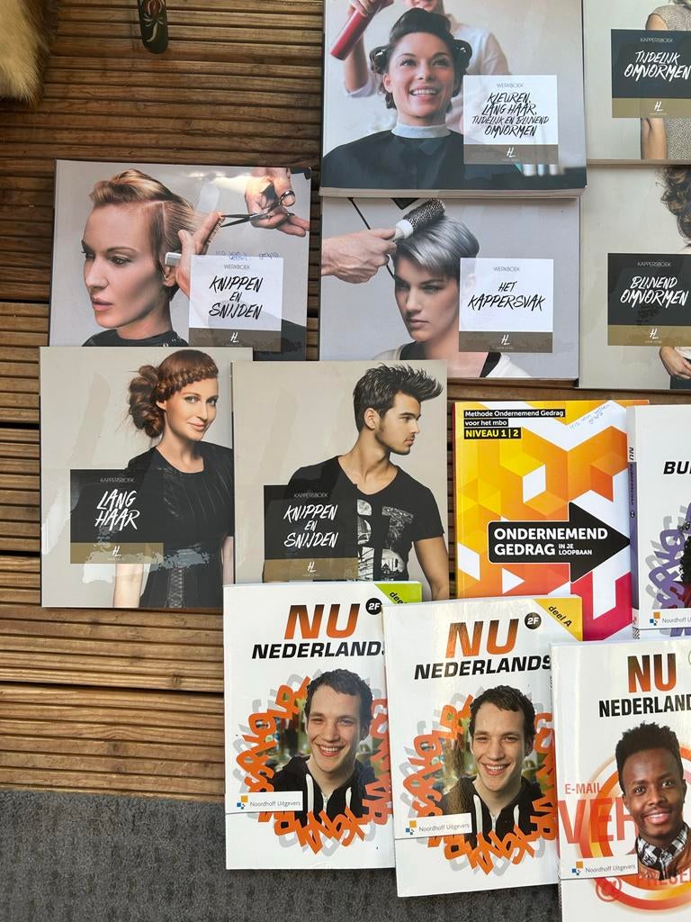 Kappersboeken en oefenhoofden voor kappersopleiding, Ophalen, Gelezen, MBO