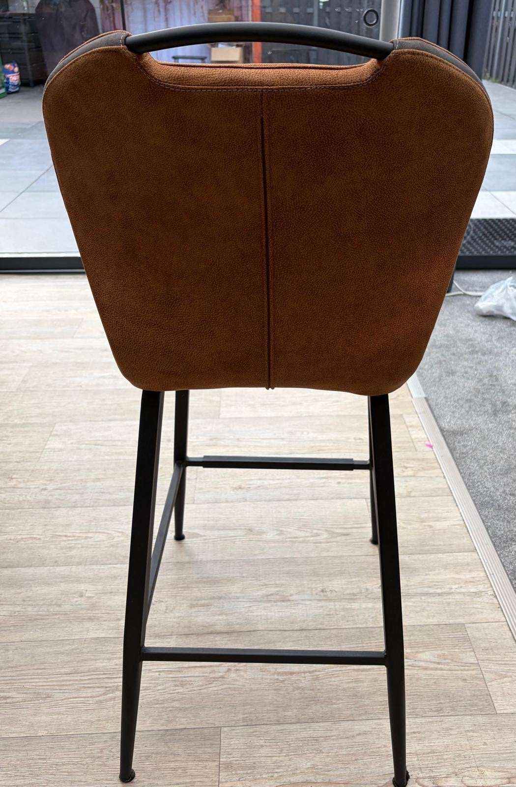 Bartafel met vier- bar, stoelen Modern en comfortabel, Huis en Inrichting, Ophalen, Gebruikt, 100 tot 150 cm, 50 tot 100 cm