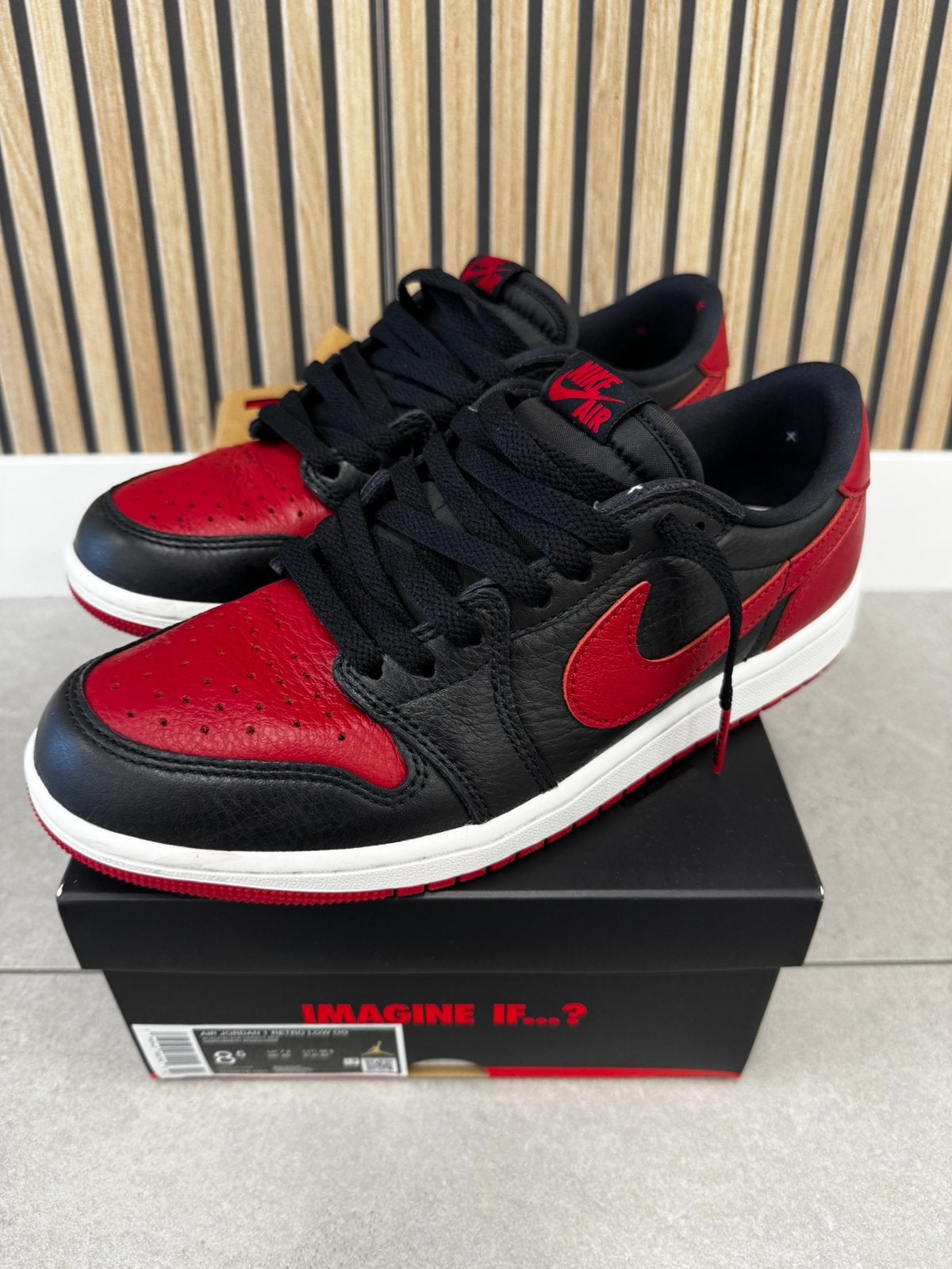 Air Jordan 1 Retro Low OG Banned maat 42 8.5, Ophalen of Verzenden, Zo goed als nieuw, Overige kleuren