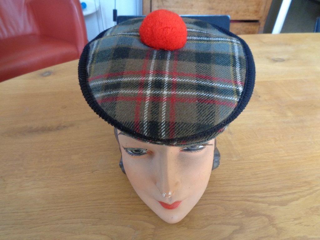 Originele LOCHCARRON schotse wollen pet:mt 57/58, Ophalen of Verzenden, LOCHCARRON, Pet, 57 cm (M, 7⅛ inch) of minder