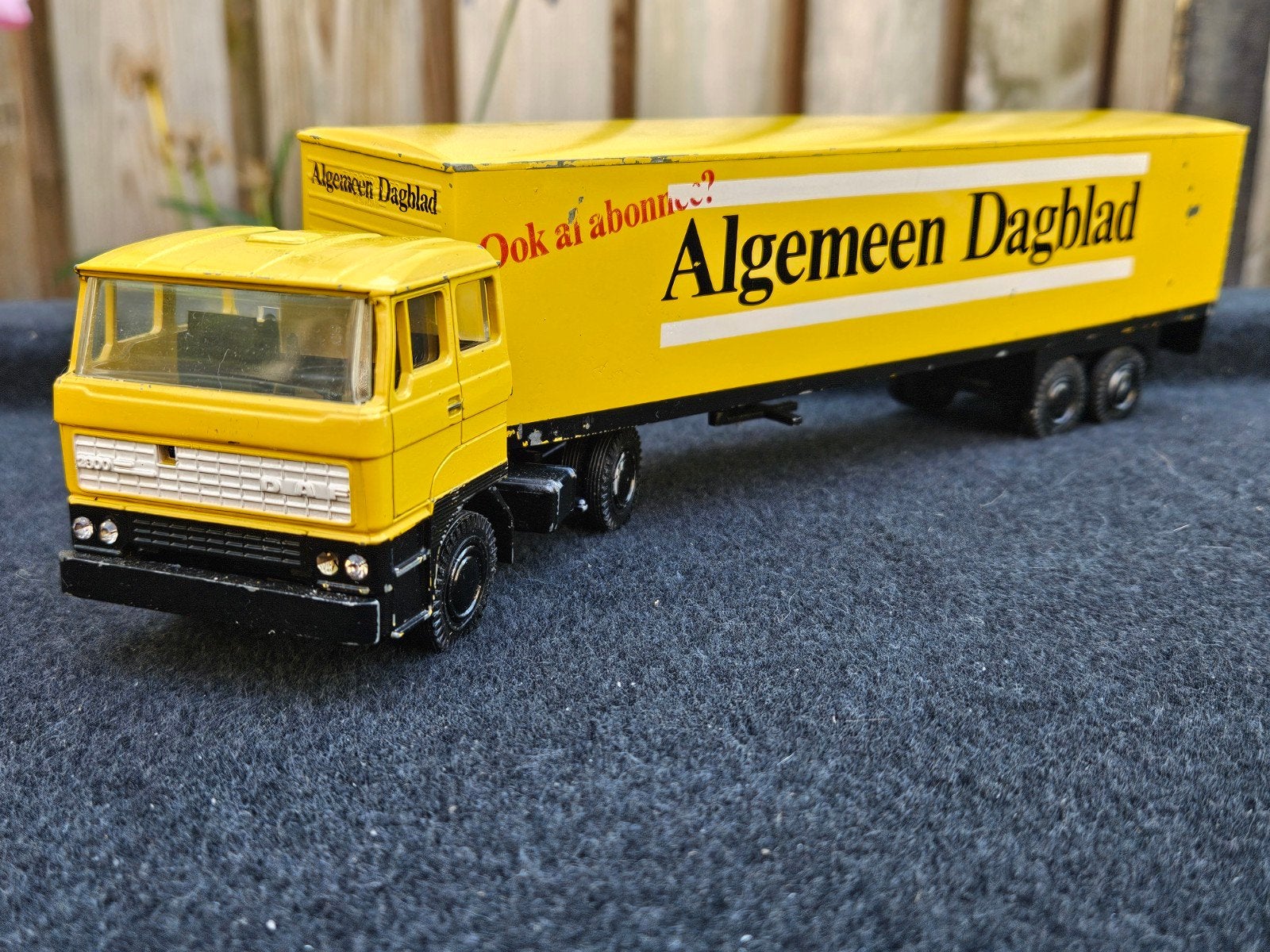 Lioncar Daf 2800 AD Algemeen Dagblad 1:50, Hobby en Vrije tijd, Ophalen of Verzenden, Zo goed als nieuw, Bus of Vrachtwagen, Lion Toys