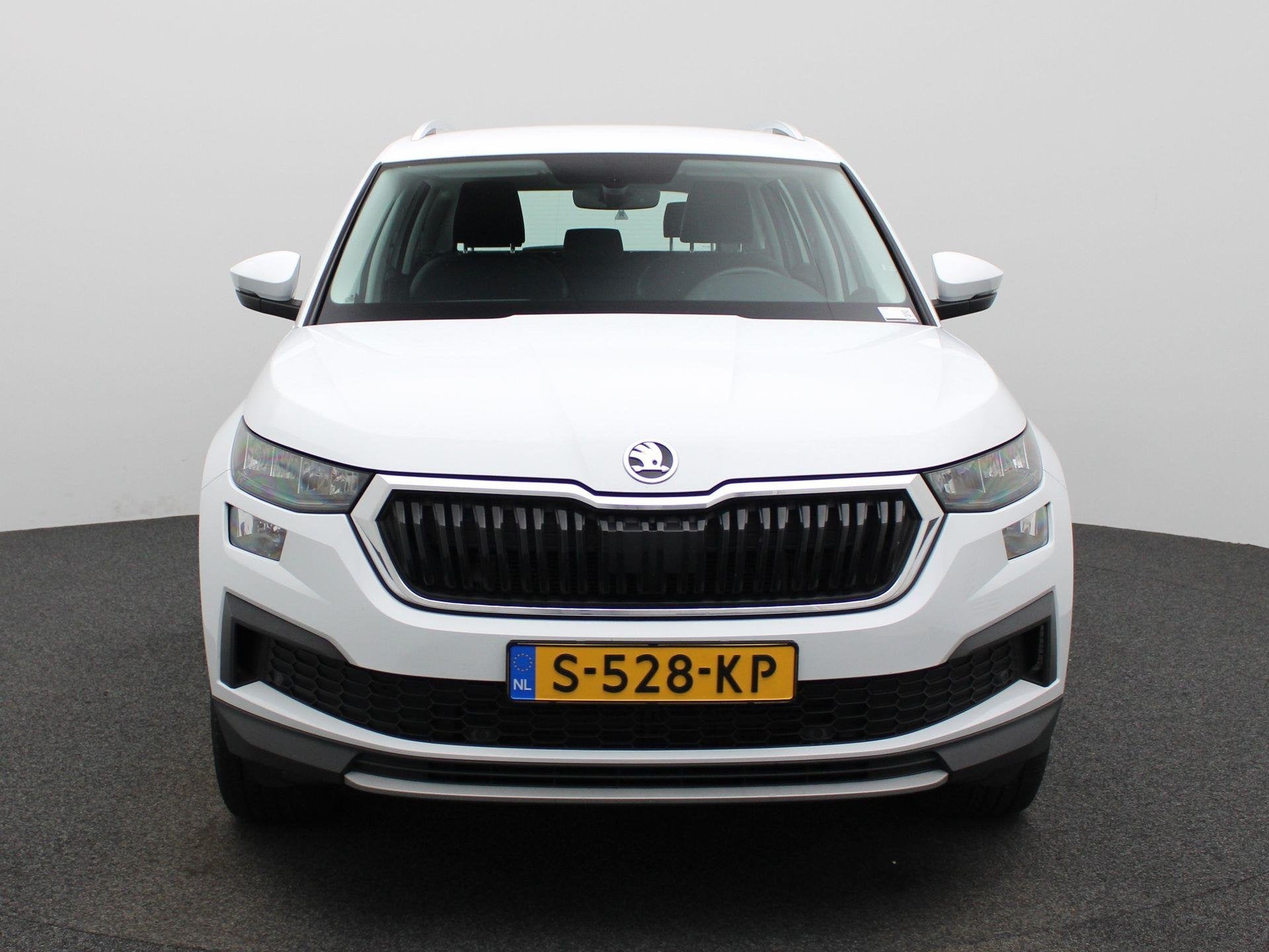 Skoda Kodiaq 1.5 TSI Business Edition | Apple Carplay / Andr, 12 maanden, 4 cilinders, Leder en Stof, Wit