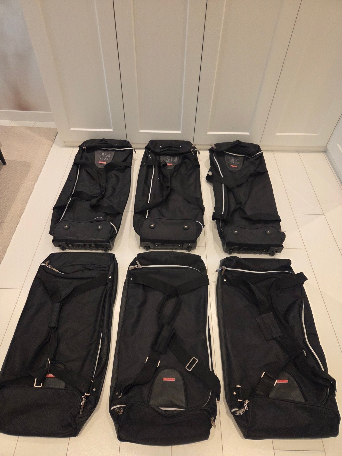 Maatwerk Reistassen Opel Astra K Sports Tourer 2015-2021, Ophalen, Uitschuifbare handgreep, 30 cm of meer, Zwart