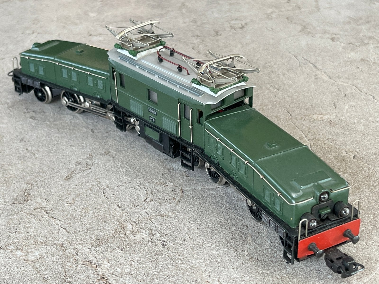 ** IN ABSOLUTE NIEUWSTAAT ** Märklin 3015 ** KROKODIL **, Hobby en Vrije tijd, Wisselstroom, Locomotief, Ophalen of Verzenden