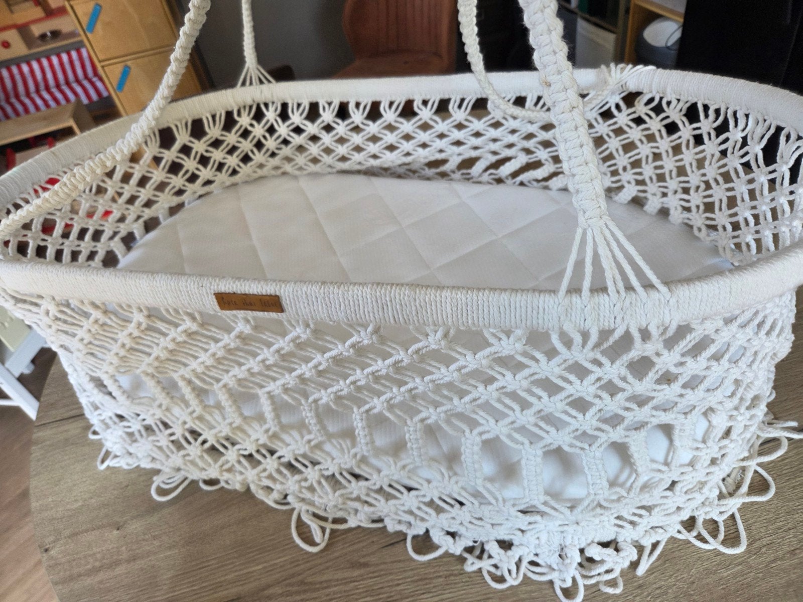 Handgemaakte Macramé Wieg/Hangwiegje met Matrasje, Ophalen of Verzenden, Zo goed als nieuw, Wieg