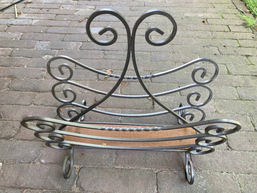Retro Kranten/lectuur bak., Huis en Inrichting, Woonaccessoires | Krantenbakken en Lectuurbakken, Gebruikt, Metaal, Met handvat
