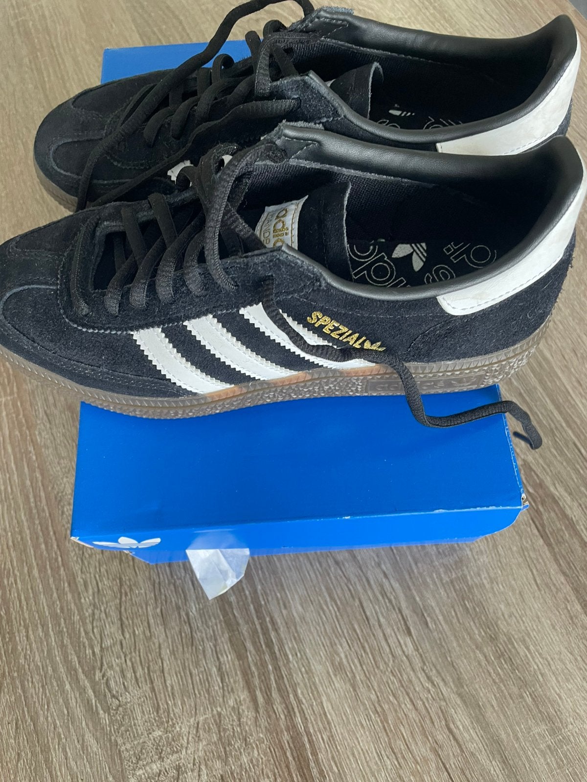 Adidas spezial schoenen maat 36/37, Ophalen of Verzenden, Zo goed als nieuw, Hardloopschoenen, Adidas