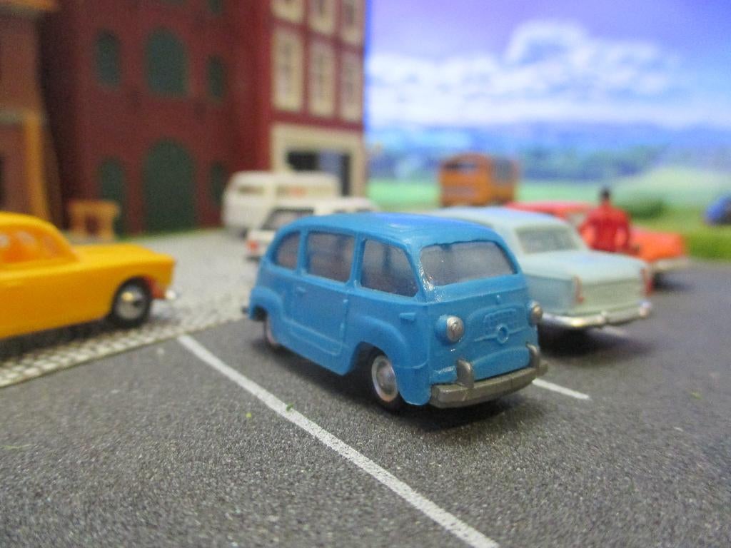1956 - 1967 SEAT 600 Multiple ( FIAT 600 Multipla ) - EKO, Hobby en Vrije tijd, Modelauto's | 1:87, Zo goed als nieuw, Auto, Overige merken
