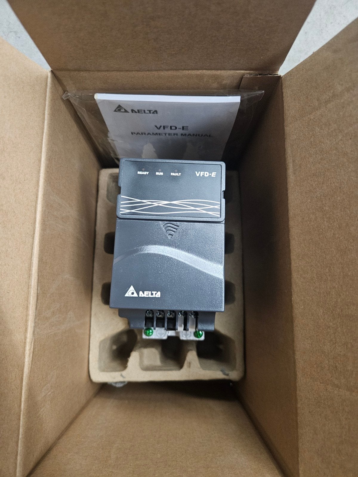 Delta frequentieregelaar 0.75kW nieuw 4 stuks, Hobby en Vrije tijd, Elektronica-componenten, Ophalen of Verzenden, Nieuw