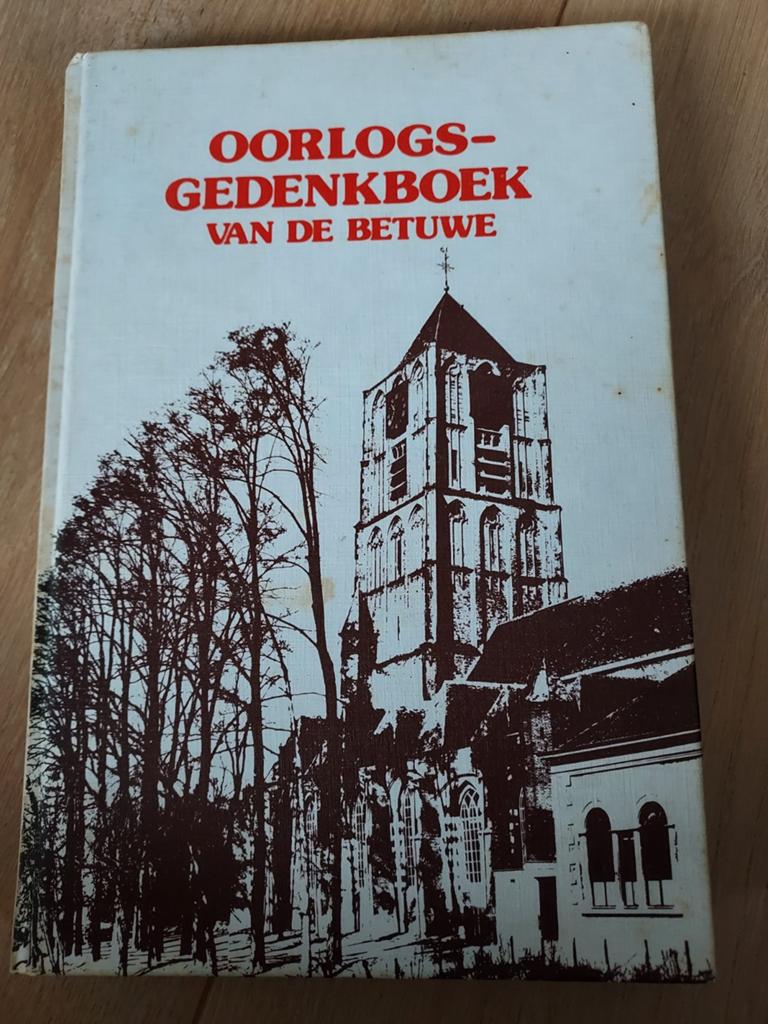 Oorlogsgedenkboek Betuwe Rijn en Waal - Hardcover 1980, Ophalen of Verzenden, Tweede Wereldoorlog, Gelezen, Algemeen