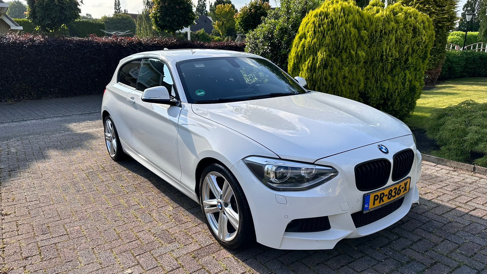 BMW 1-Serie 2.0 118D AUT  F21 M-pakket Wit, Achterwielaandrijving, 1995 cc, Zwart, Alcantara