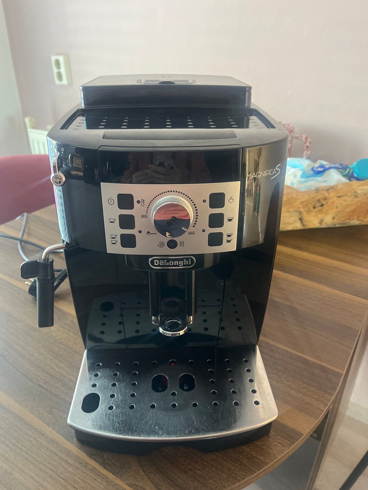 DeLonghi Magnifica S volautomatische koffiemachine, Ophalen, Afneembaar waterreservoir, Gebruikt, Koffiemachine