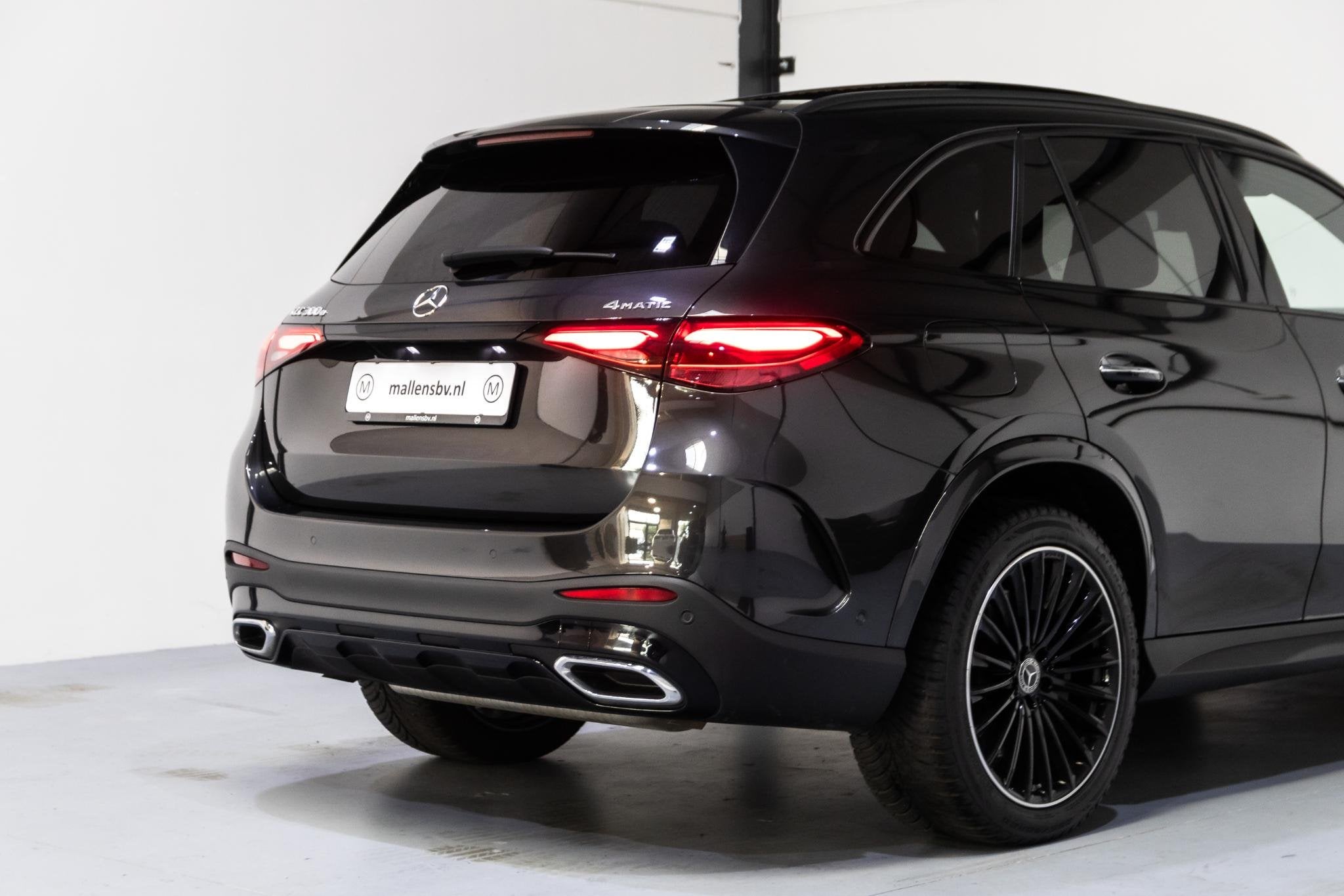 Mercedes-Benz GLC-klasse 300e 4MATIC AMG Line PANO/LEDER/MEM, Auto's, Automaat, Dealer onderhouden, Gebruikt, 4 cilinders