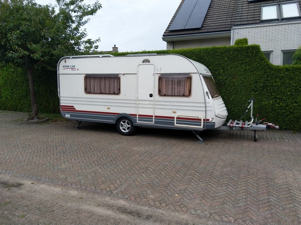 Home Car Racer 48 met stapelbed en jaarlijks onderhoud, Caravans en Kamperen, Home-car, Schokbreker, Dwars-stapelbed, Treinzit