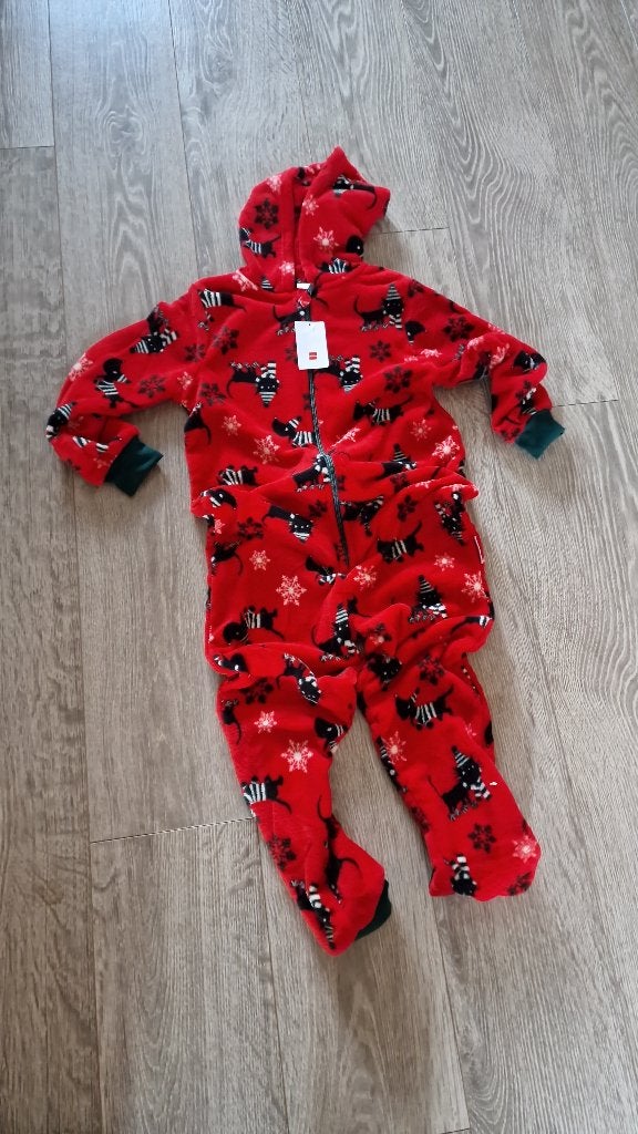 Heerlijk warme en nieuwe onesie van Takkie. , Kinderen en Baby's, Kinderkleding | Maat 98, Overige typen, Jongen of Meisje, Nieuw
