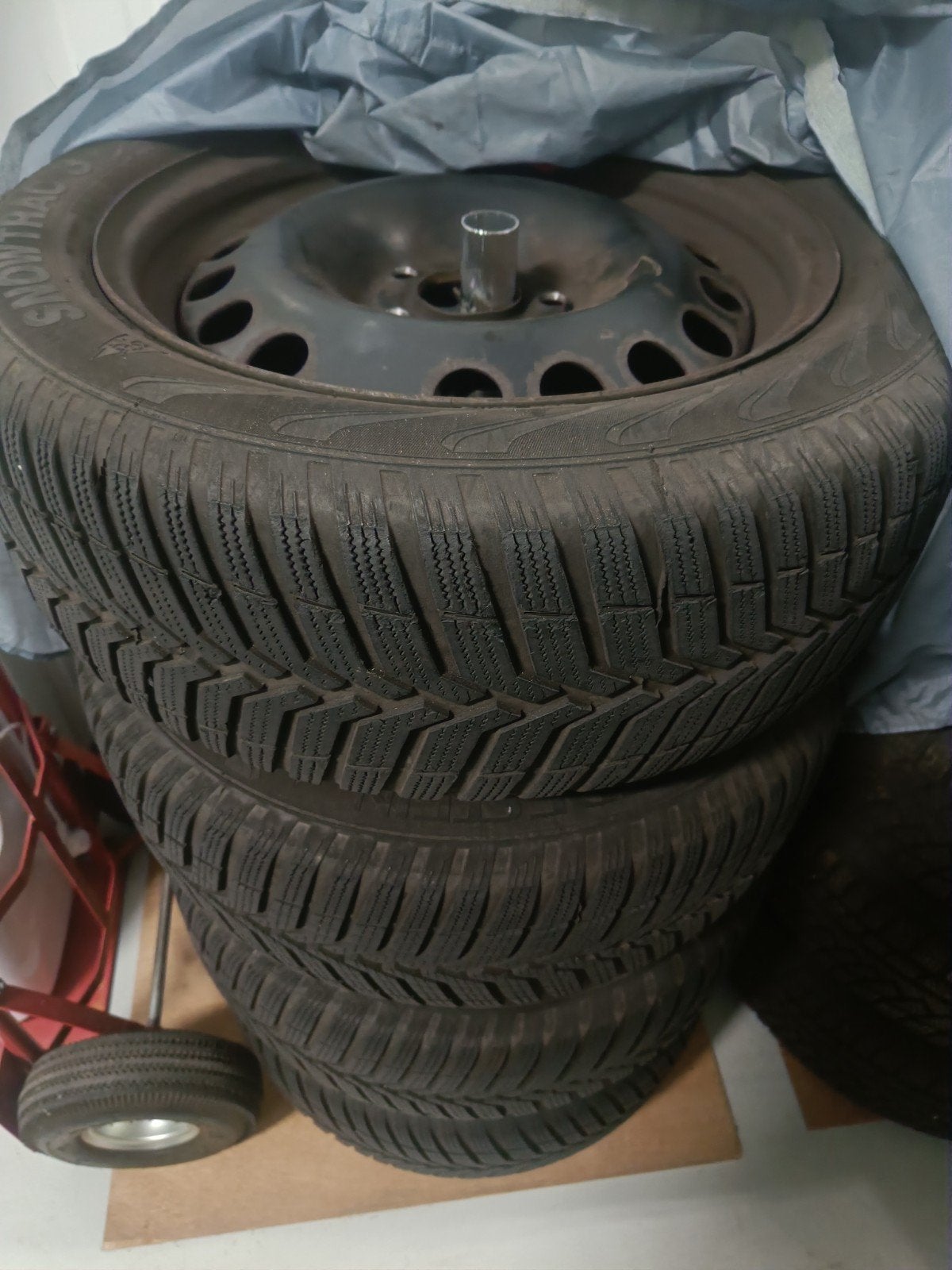 Vredestein winterbanden op velg 205/55 R16, Ophalen, Gebruikt, 16 inch, Banden en Velgen
