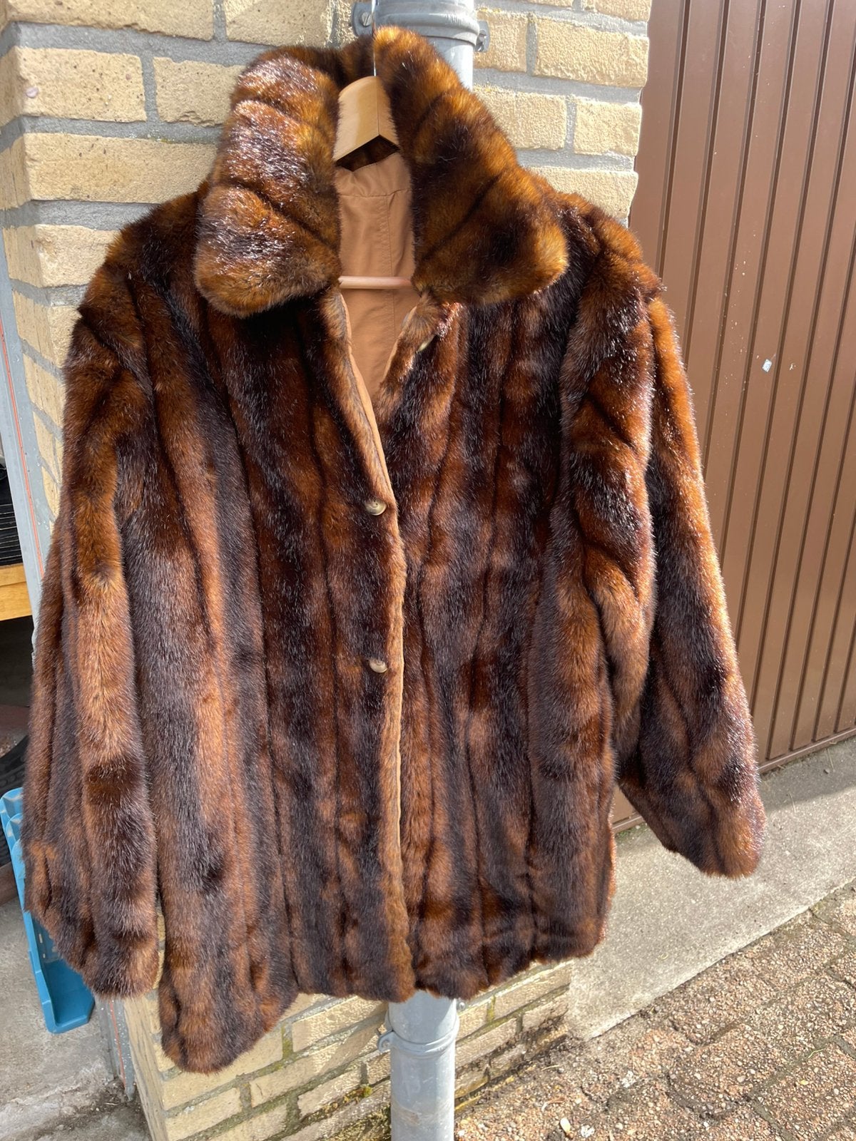 Te koop bontjas mt 42 vaste prijs 25 euro., Ophalen, Zo goed als nieuw, Maat 42/44 (L), Bruin