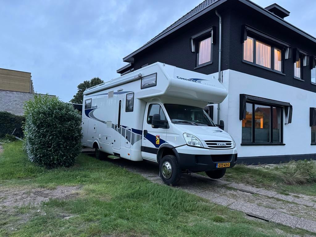 Concorde Credo 825 L  Hoogwaardige camper (Iveco 3.0–177 pk), Concorde, Alkoof, Vloeistofverwarming, Treinzit