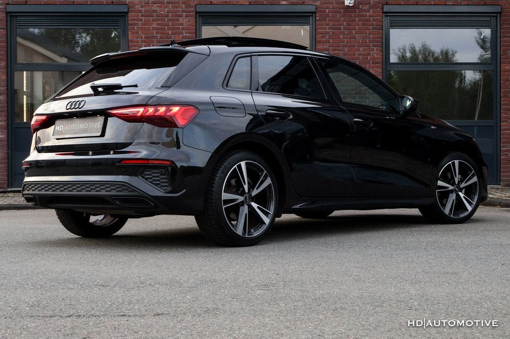 Audi A3 Sportback 30 TFSI S Edition 3xS-LINE PANO ACC CAMERA, Gebruikt, Leder en Stof, Zwart, Origineel Nederlands