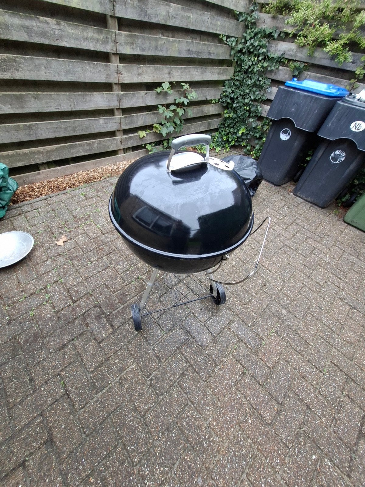 Weber barbecue 57cm met hoes - Zo goed als nieuw, Ophalen, Zo goed als nieuw, Weber, Met accessoires