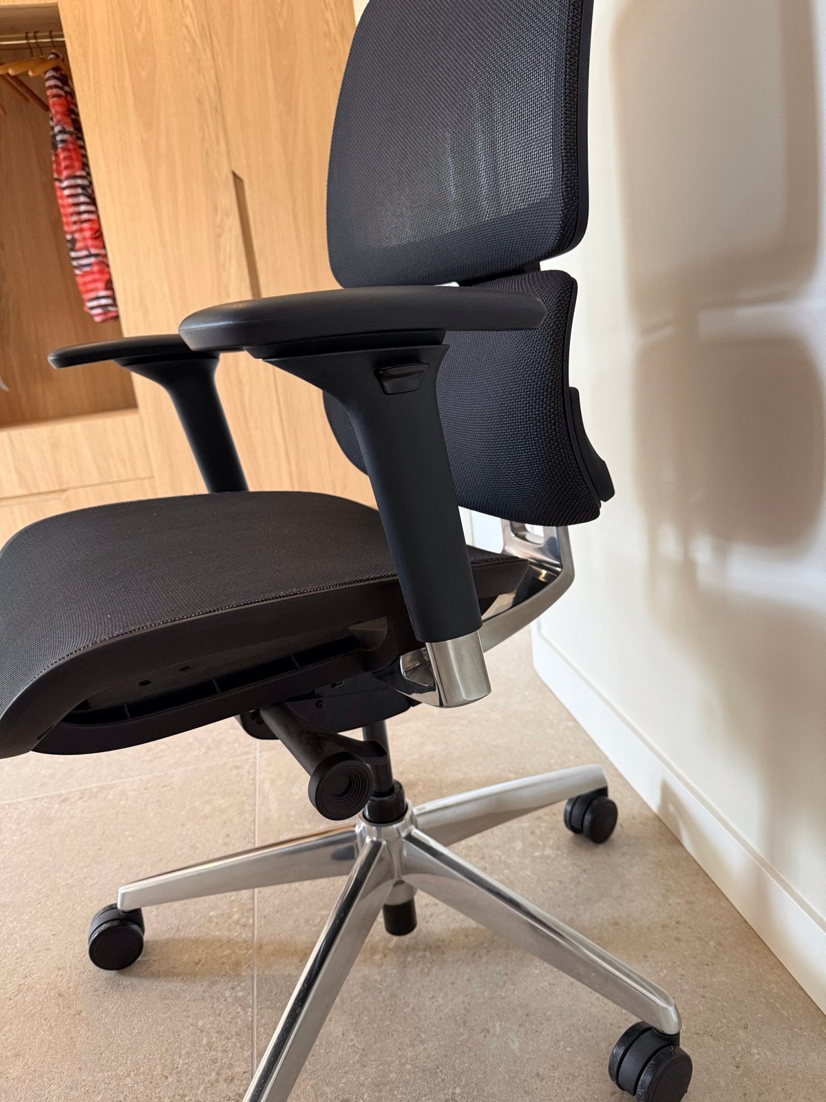 Foto 5 van ZEER PROFESSIONELE ergonomische Bureaustoel - NIEUWSTAAT