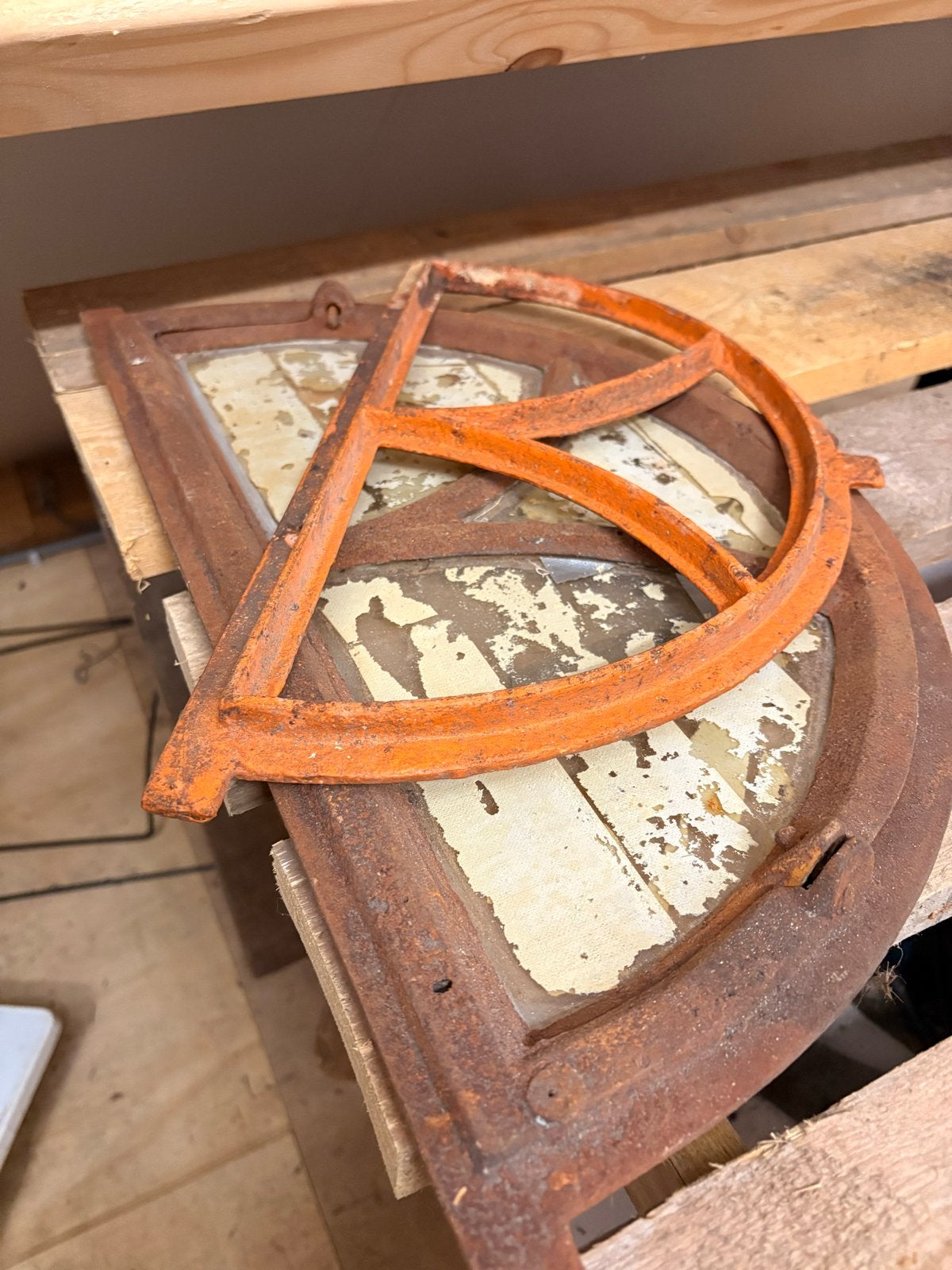 2 Antieke Stalen Raampjes (waarvan 1 kantelbaar), Antiek en Kunst, Ophalen of Verzenden