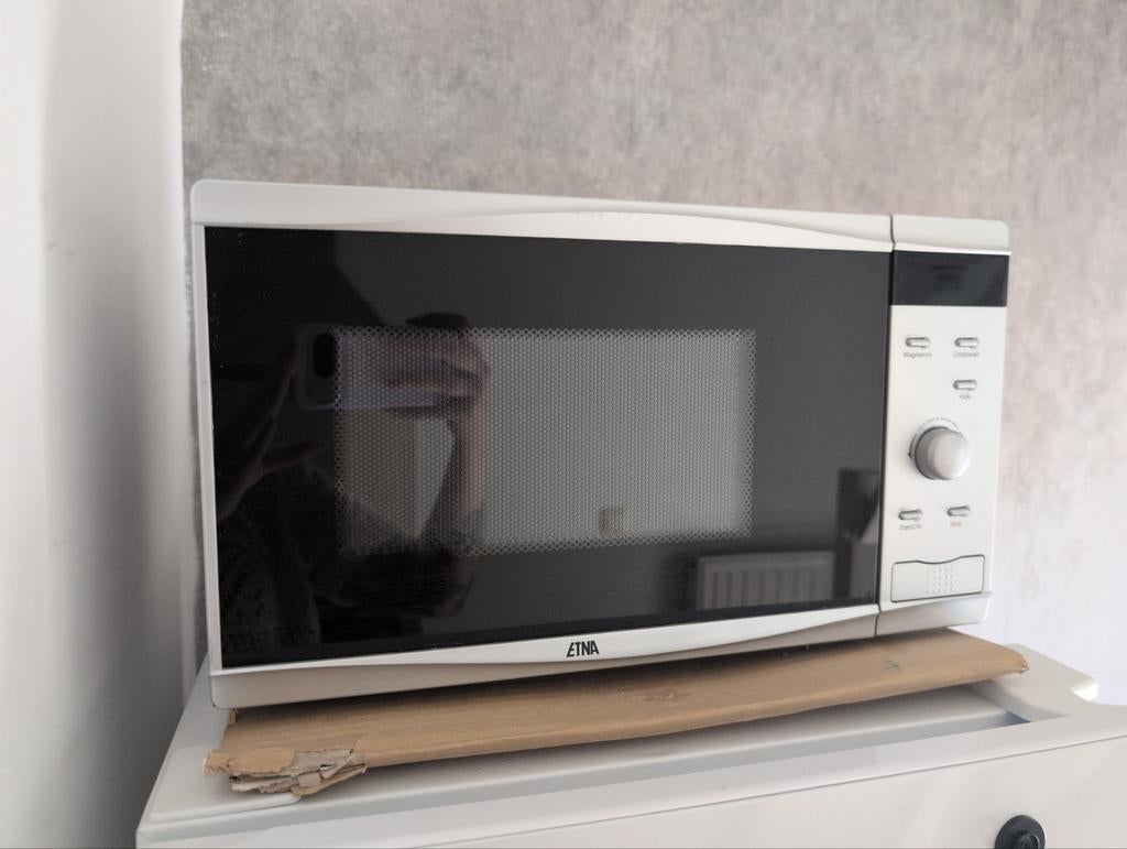 Magnetron - Werkt goed - Wegens samenwonen, Ophalen, Gebruikt, Magnetron, Draaiplateau