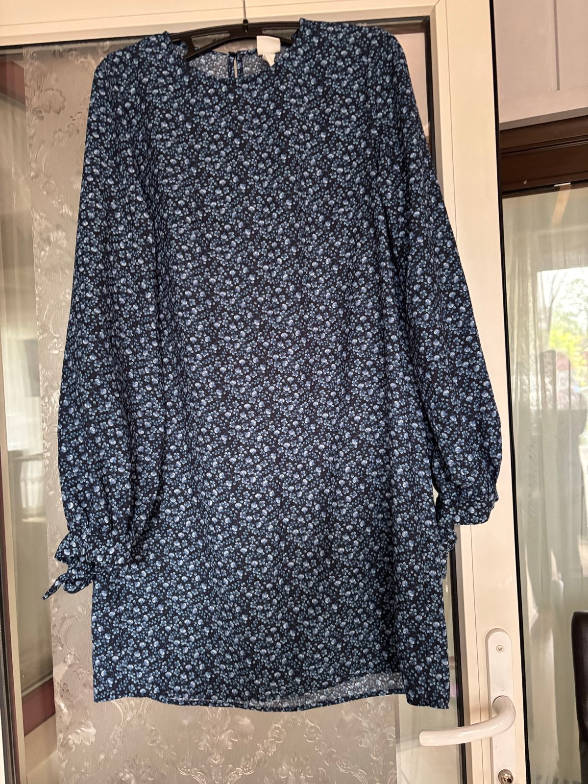 Blauwe jurk met bloemenprint H&M, Maat 38/40 (M), Blauw, Ophalen of Verzenden, Zo goed als nieuw