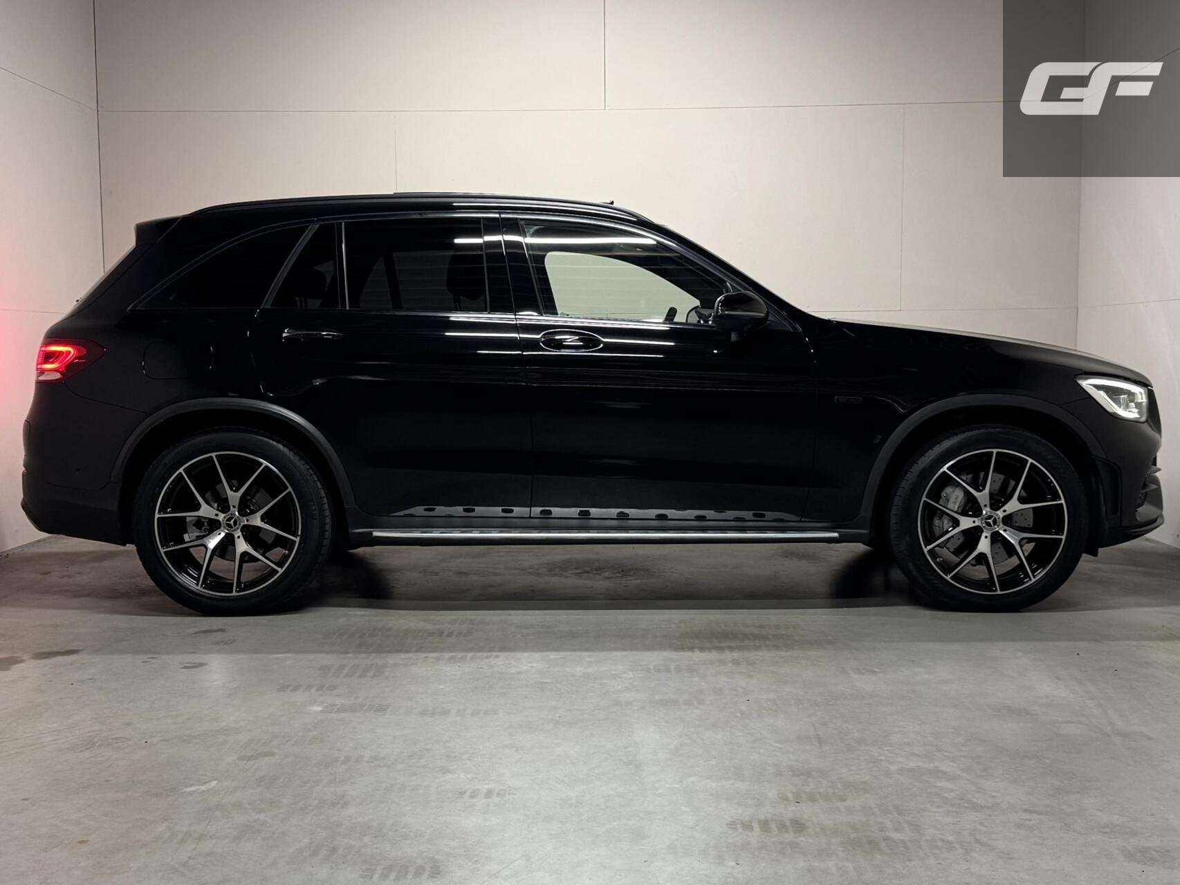 Mercedes GLC-klasse 300e 4MATIC AMG Pano Luchtvering Burmest, Auto's, Gebruikt, 4 cilinders, 320 pk, Leder en Stof