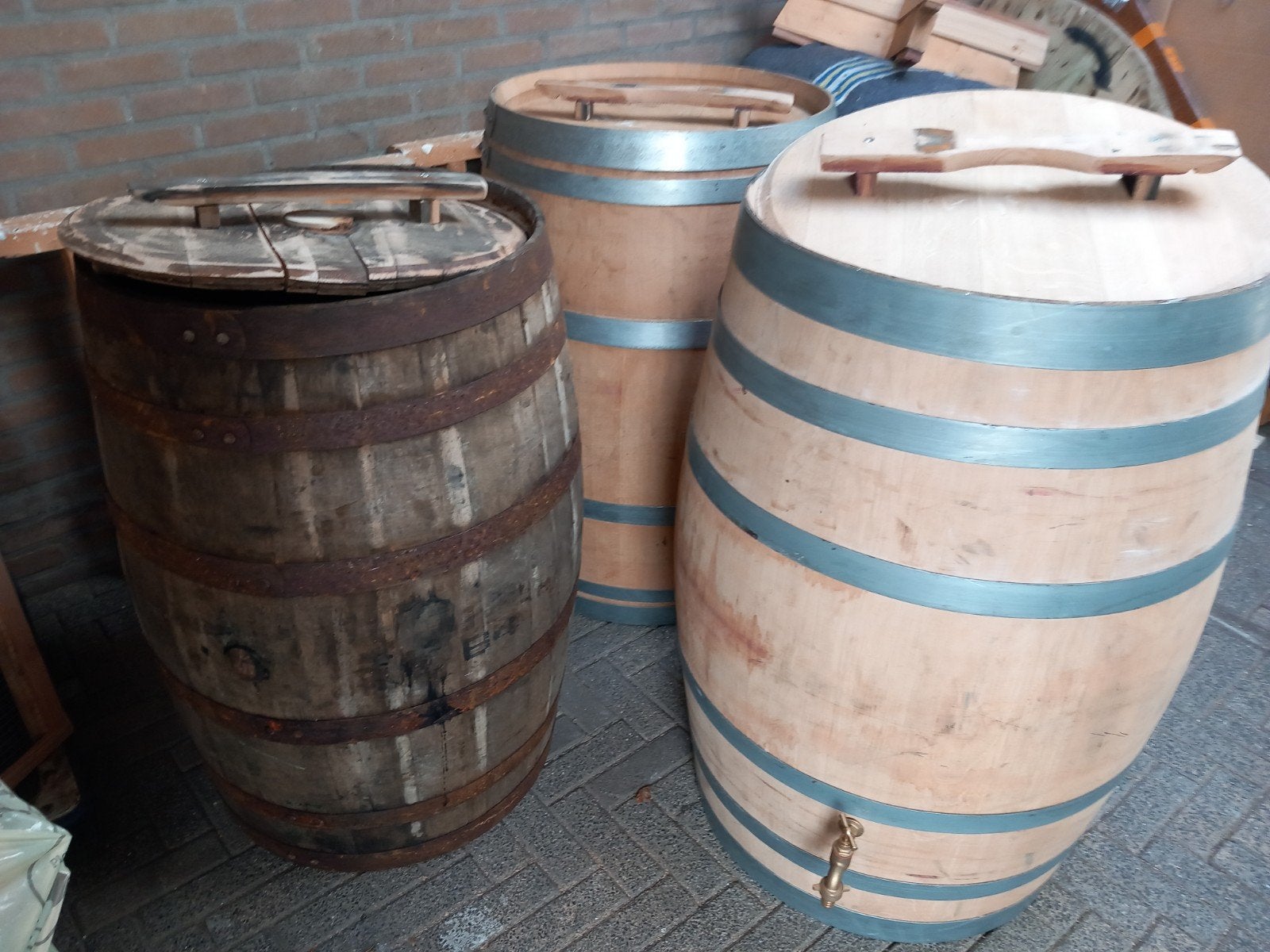 Regentonnen van wijn of whisky vaten, Tuin en Terras, Regentonnen, 150 liter of meer, Ophalen, Hout