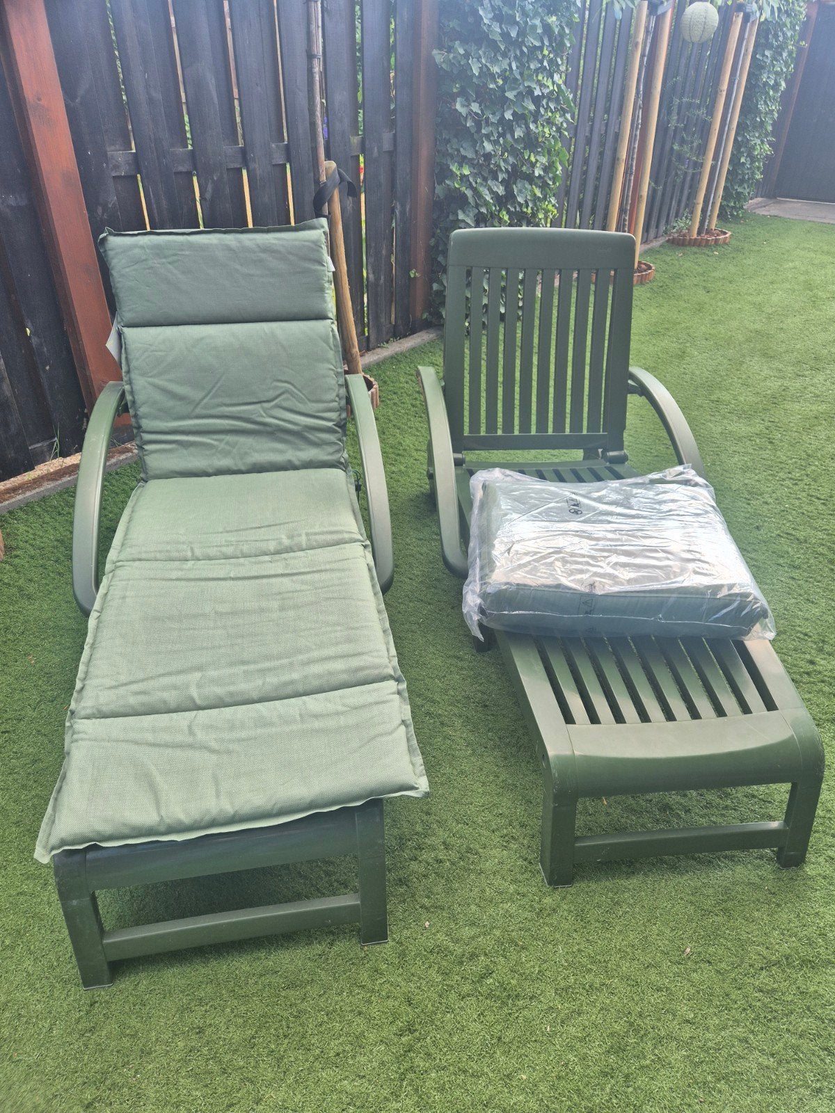 Hartman ligbed groen 2 x met nieuwe kussens, Tuin en Terras, Ligbedden, Ophalen, Kunststof