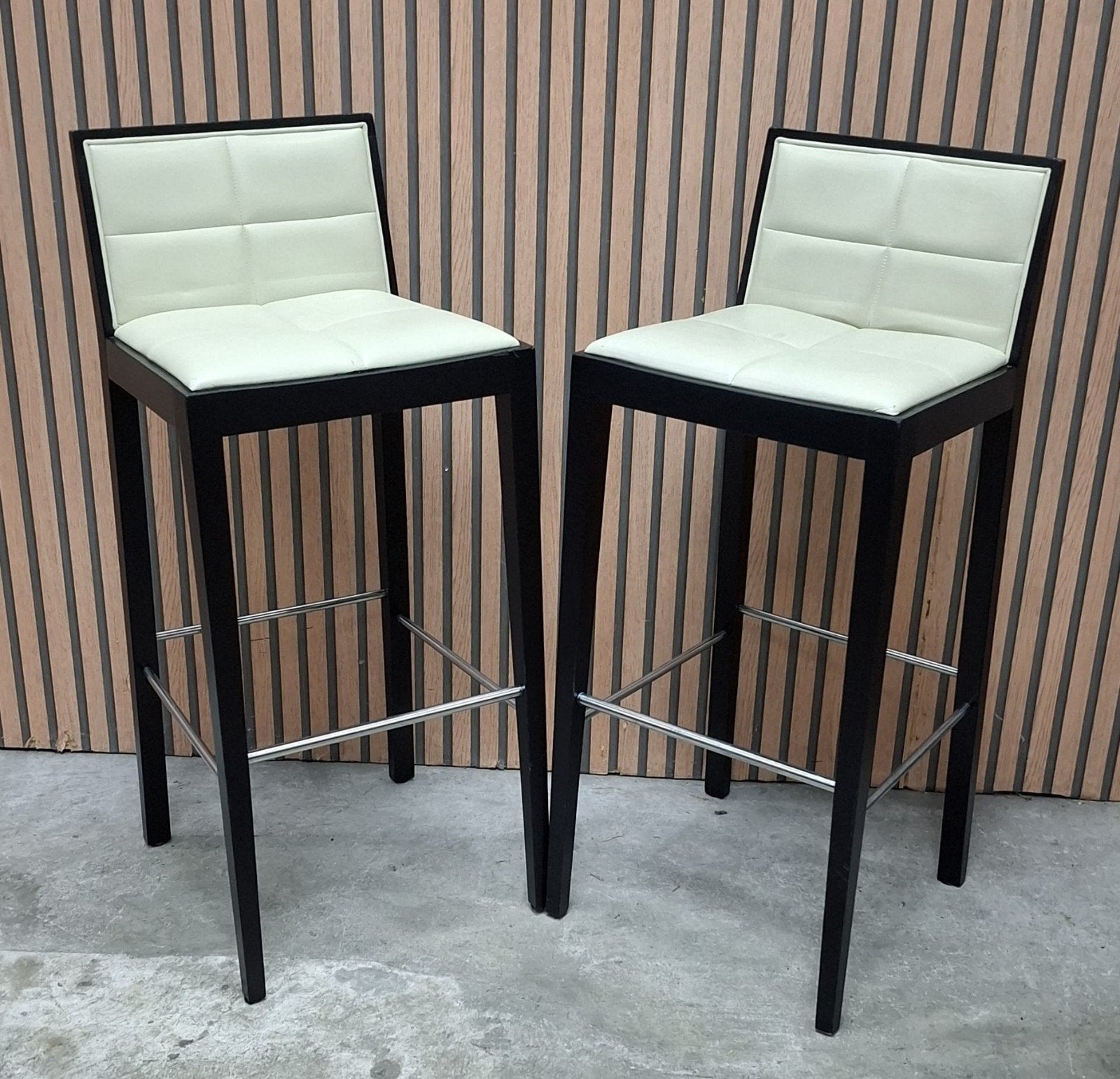 27 x Barkrukken hout leer bar krukken barstoelen horeca cafe, Huis en Inrichting, 5 krukken of meer, 60 tot 90 cm, Ophalen of Verzenden
