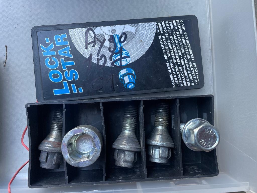 Slotbouten / Slotmoeren voor C1 107 AYGO en VW Golf POLO, Ophalen of Verzenden, Gebruikt