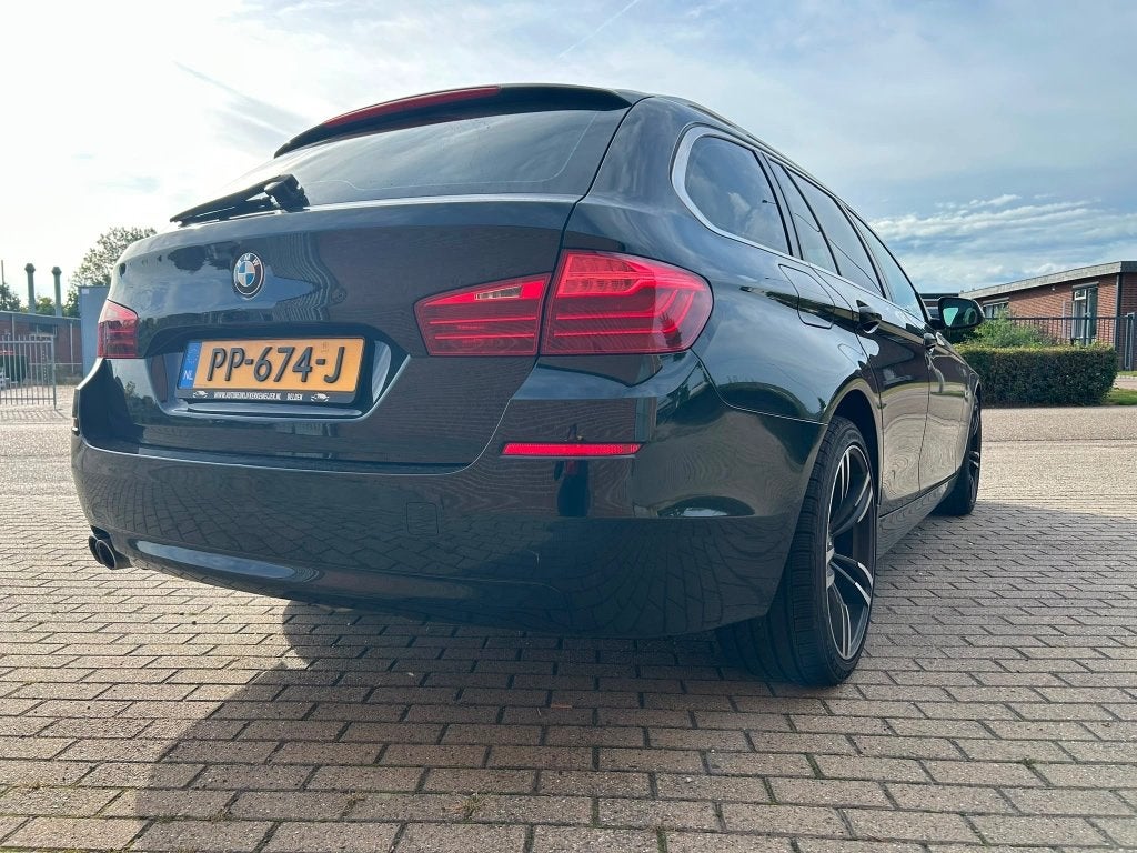 Bmw 5 serie 520D 190pk 6Bak     B47motor🚀, Auto's, BMW, Zwart, Stationwagon, Particulier, Onderhoudsboekje