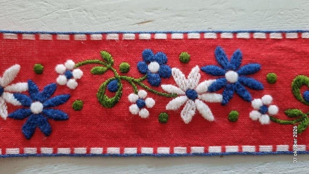 Sierband geborduurde bloemen, Hobby en Vrije tijd, Ophalen of Verzenden, Zo goed als nieuw, Lint, Band of Elastiek