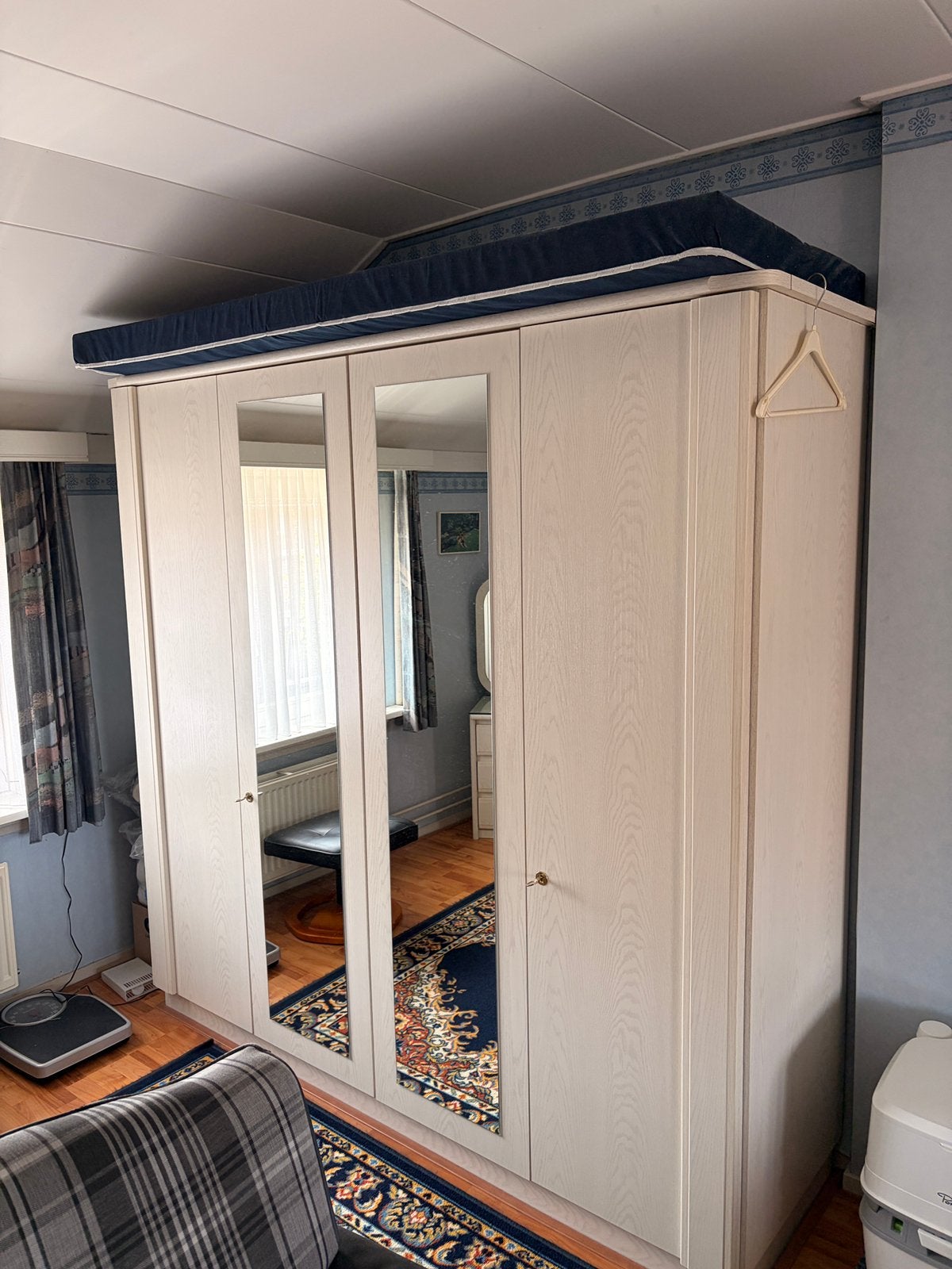 Zeer mooie slaapkamer ., Huis en Inrichting, Kasten | Kledingkasten, Ophalen, Zo goed als nieuw, 25 tot 50 cm, 200 cm of meer