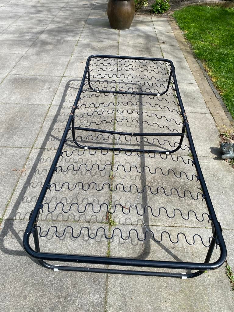 Zwart metalen bedframe met spiraalbodem, Ophalen, 90 cm, Eenpersoons, Zwart