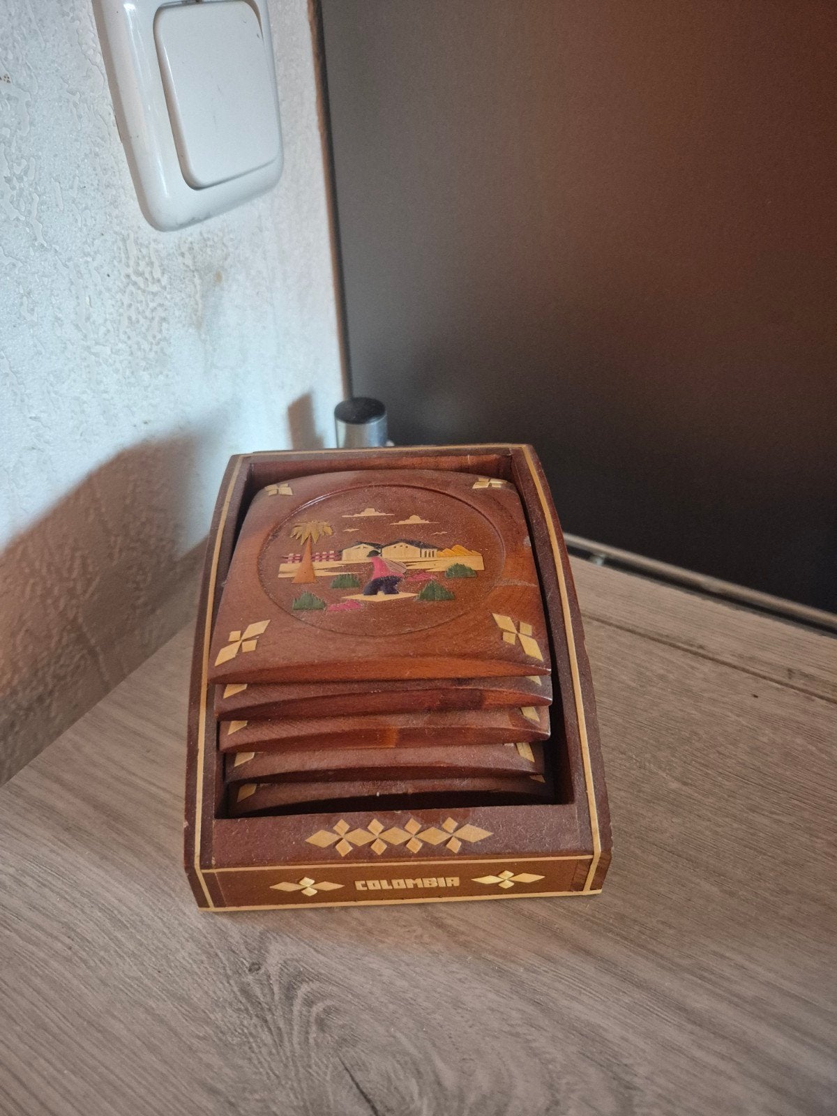 vintage houten onderzetters, Hout, Glasonderzetter, Zo goed als nieuw, Met houder