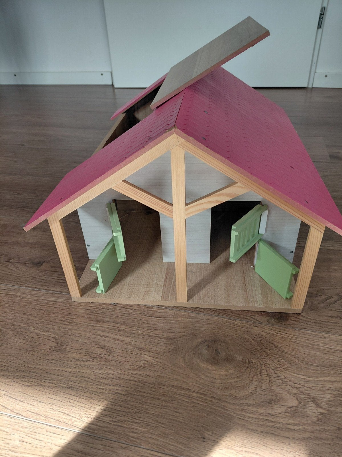 Houten Schleich paardenstal met 2 boxen en berging, Ophalen, Gebruikt
