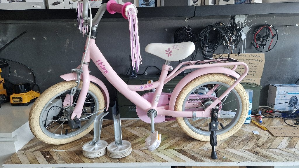 14 inche volare meisjes fiets erbij zijwieltjes, Fietsen en Brommers, Fietsen | Kinderfietsjes, Ophalen, Zijwieltjes, Volare, Trommelrem