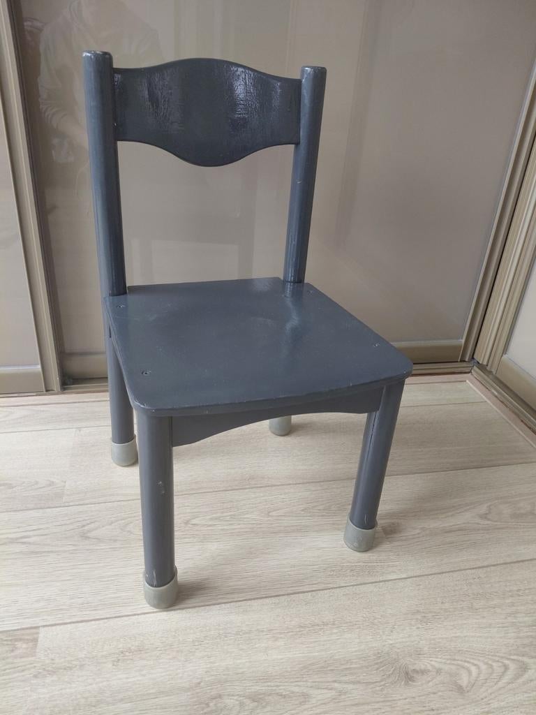 Stevig grijs houten kleuterstoeltje, Kinderen en Baby's, Kinderkamer | Tafels en Stoelen, Ophalen