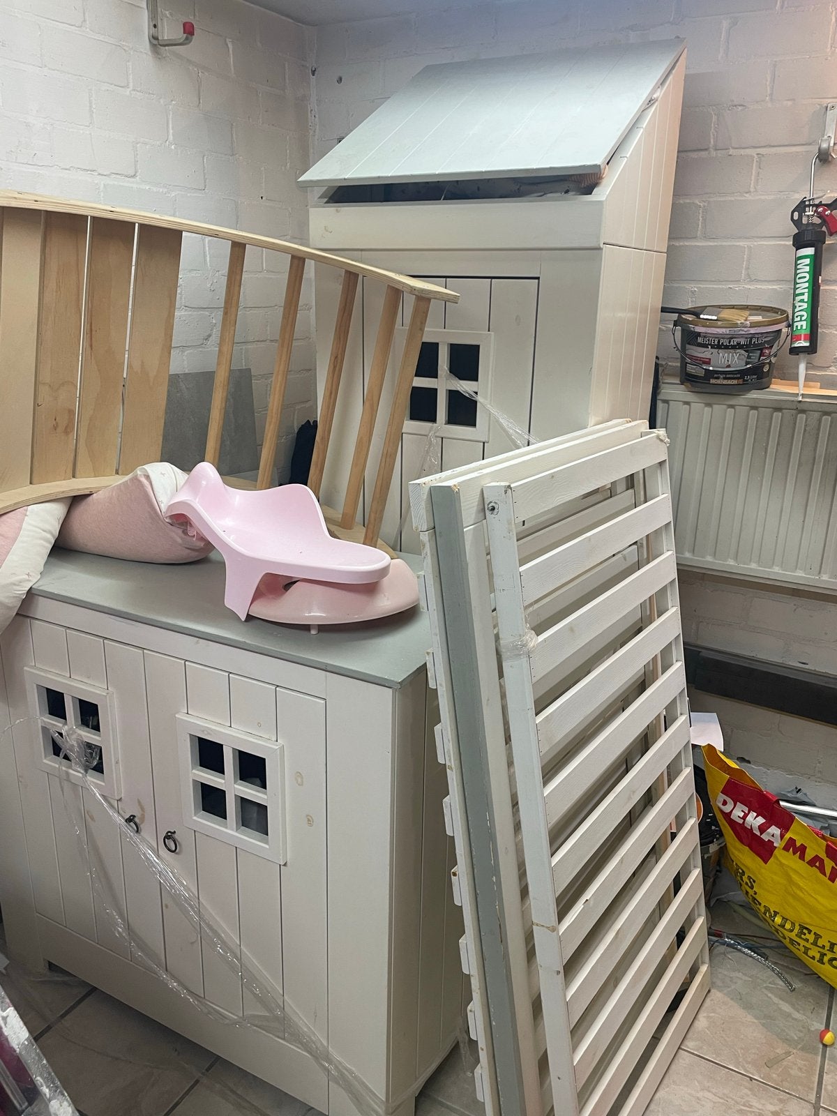 Complete Babykamer: Spijlenbed, Commode, HangKastje, Kinderen en Baby's, Ophalen, Gebruikt, Jongetje of Meisje