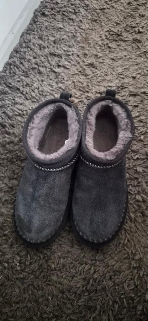 UGG Dames Ultra Mini Biarritz Zwart maat 39, UGG, Zwart, Lage of Enkellaarzen, Ophalen of Verzenden