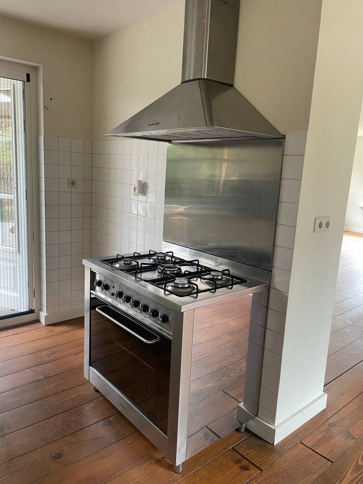 Indesit Gasfornuis met Oven en Afzuigkap, Ophalen, Gebruikt, Hete lucht, 60 cm of meer