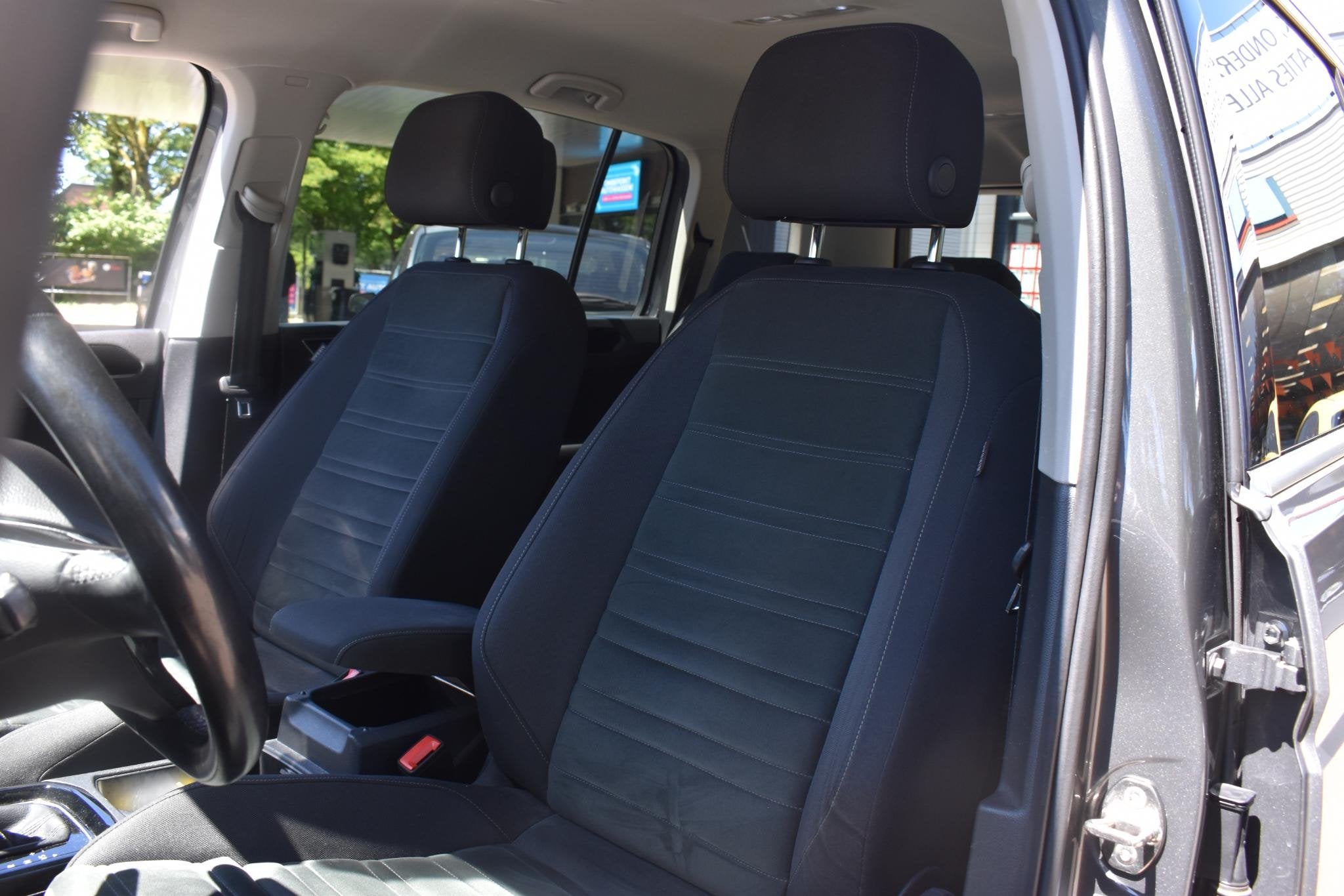 Volkswagen Touran 1.4 TSI Highline Automaat | Massagestoel |, Auto's, Gebruikt, Euro 6, 4 cilinders, 150 pk