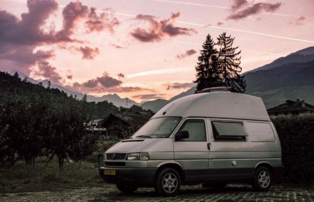 Mooie Volkswagen Transporter T4 camper / camperbus te koop!