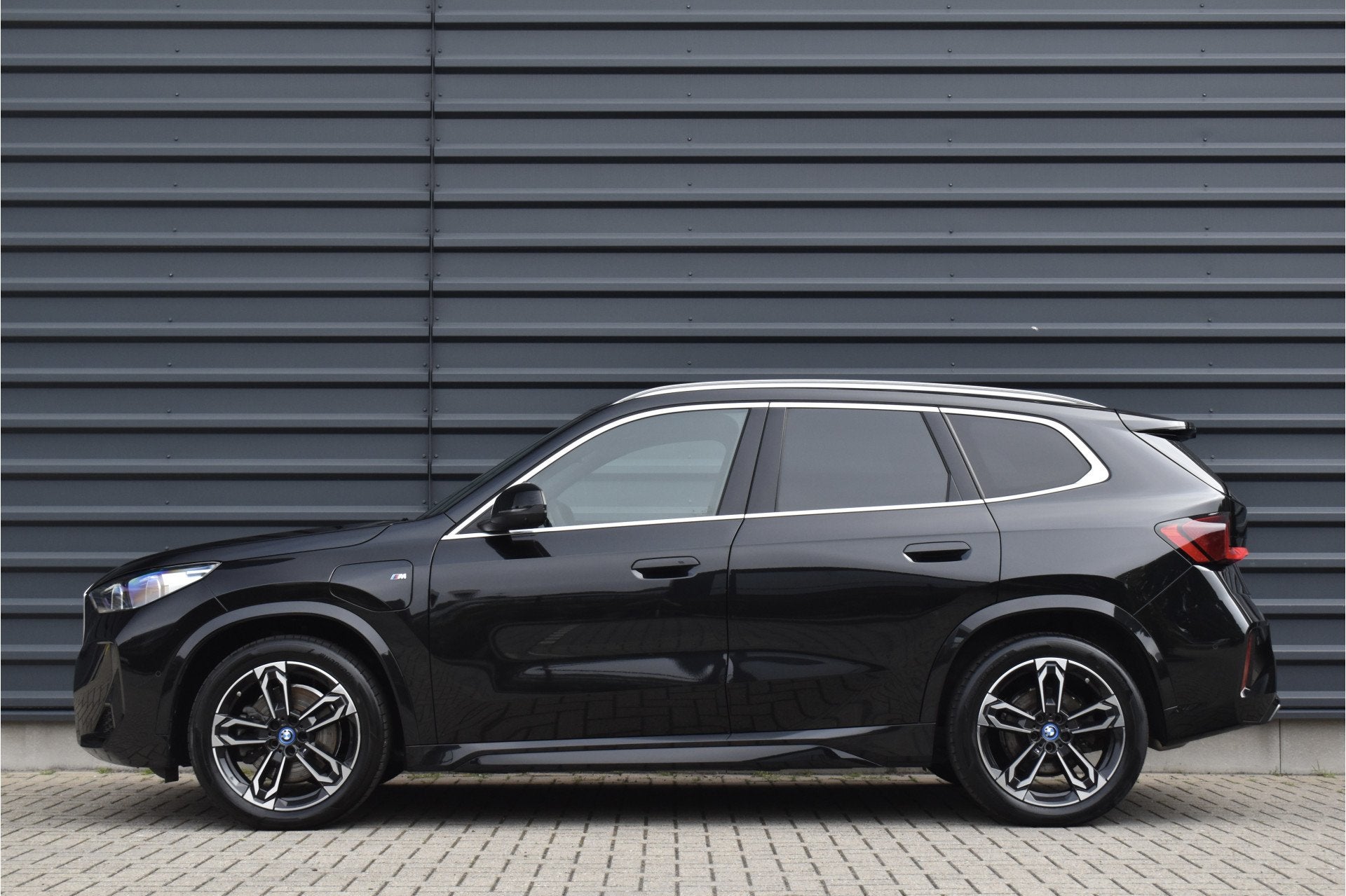 BMW X1 xDrive30e M Sport | Pano | Trekhaak | Harman/Kardon |, Zwart, 16 kWh, Plug-in hybride, Hybride Elektrisch/Benzine