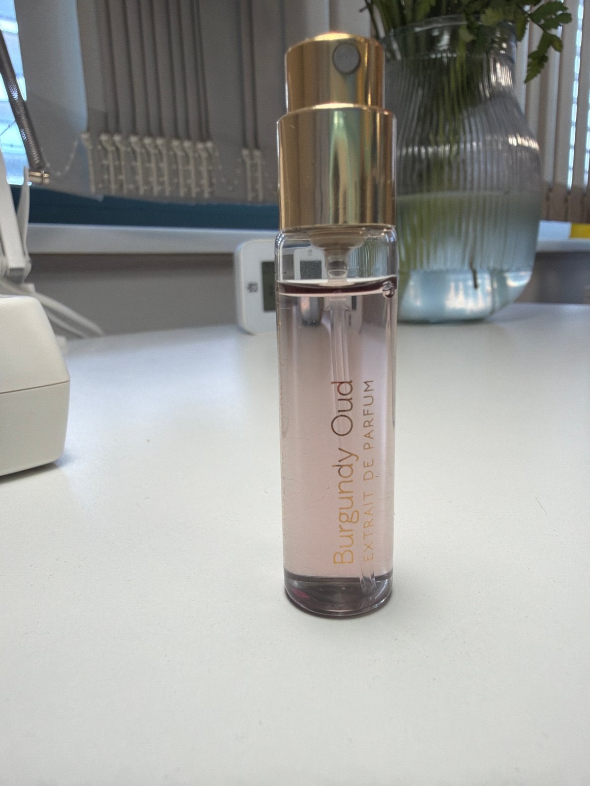 Burgundy Oud Extrait de Parfum - Reisformaat 7.5 ml, Sieraden, Tassen en Uiterlijk, Ophalen of Verzenden, Zo goed als nieuw
