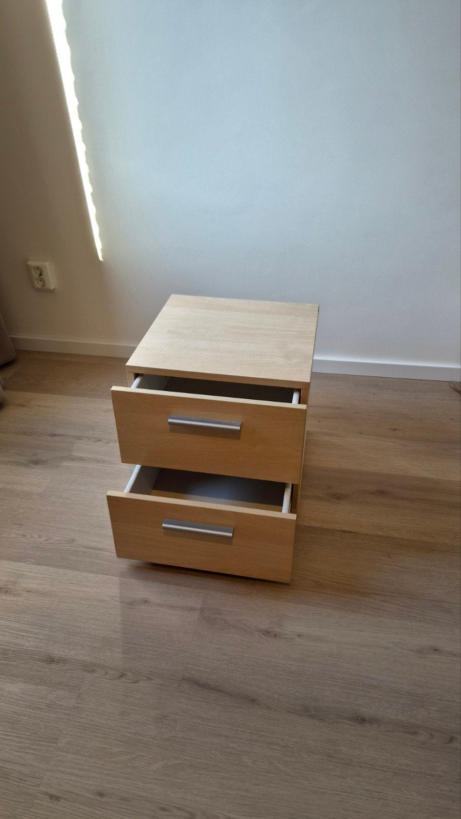 Nachtkastje met twee lades - 40x43x43 cm, Ophalen, Gebruikt, Minder dan 45 cm, Minder dan 55 cm