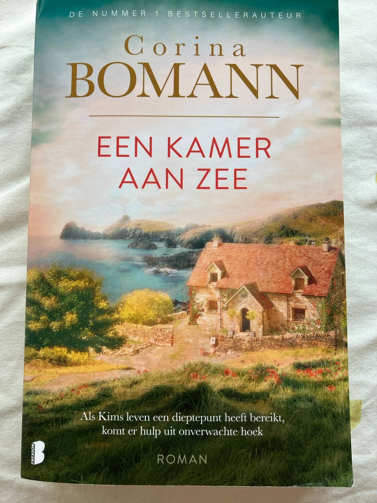 Corina Bomann - Een kamer aan zee (Roman), Ophalen of Verzenden, Gelezen, Nederland